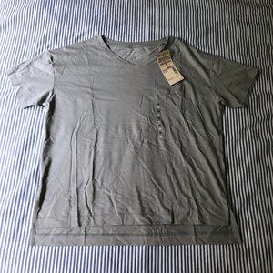 Muji v-neck tee (light green)